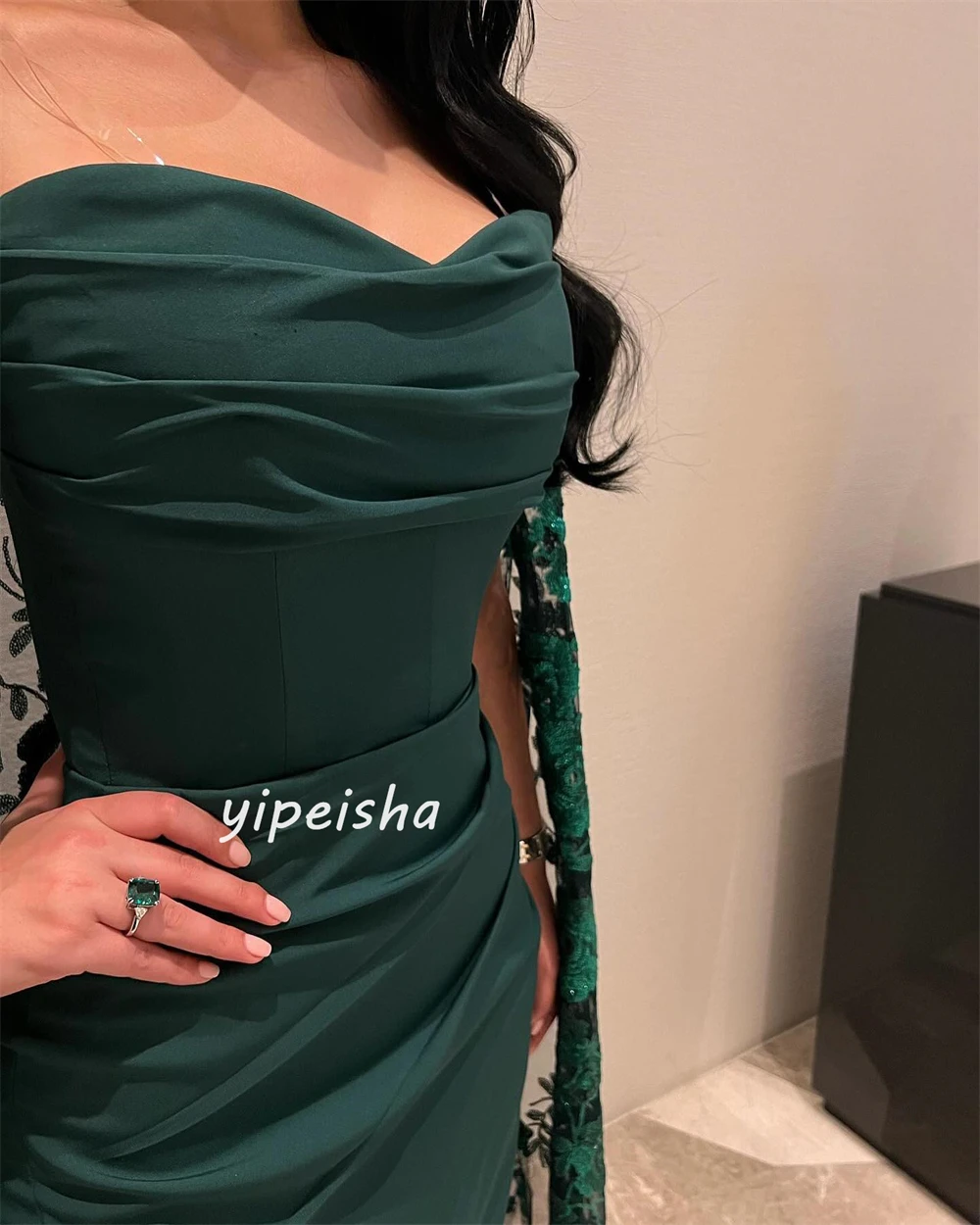 Sexy Hoge Kwaliteit Jersey Applique Bloem Plooi Rechte Strapless Midi Jurken Celebrity Jurken Maten Beschikbaar Bijpassend