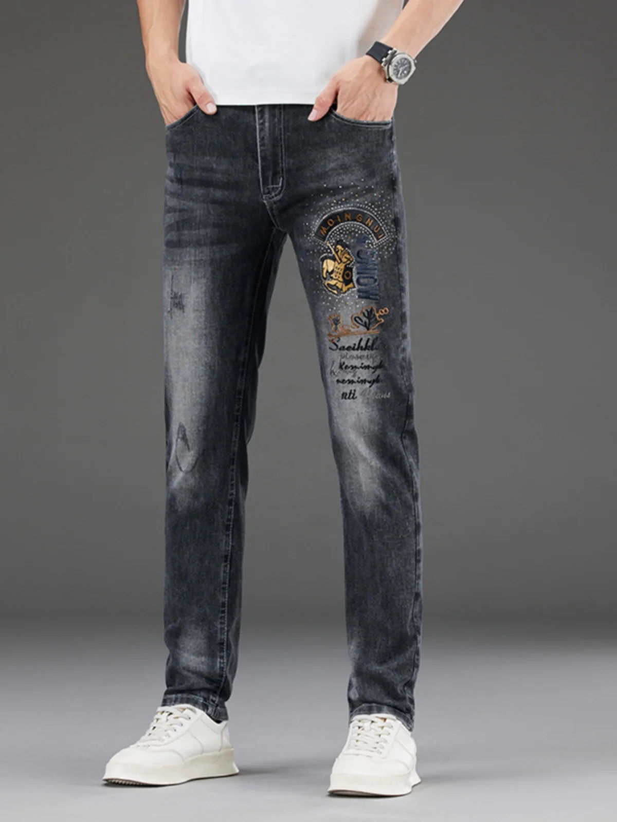 

Мужские джинсы Slim Fit премиум-класса, новая весенняя коллекция, с вышивкой и стразами, повседневные, комфортные, из эластичного хлопкового денима