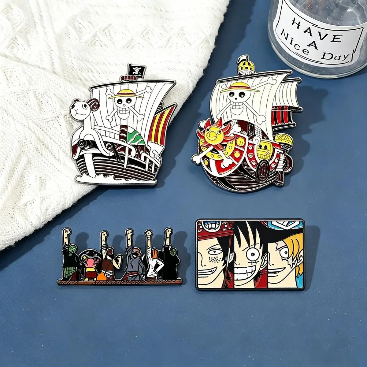 4-teiliges One Piece Anime Emaille-Pin-Set, Going Merry Thousand Sunny Schiff Metall-Anstecknadel, Cosplay-Schmuck Deko-Geschenk – Detail 4