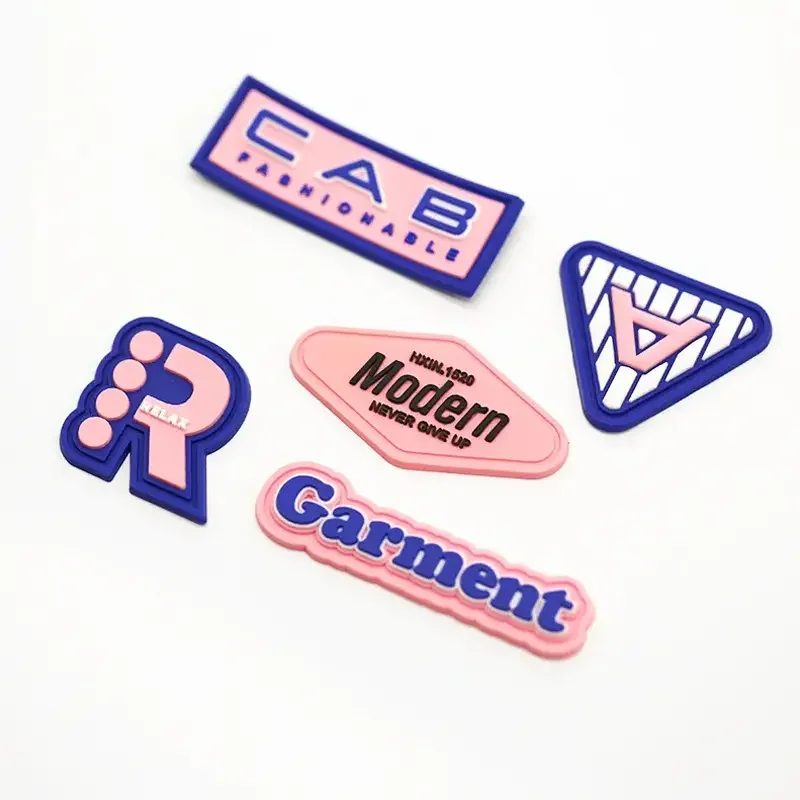 Maßgefertigte PVC-Gummi-Patches zum Aufnähen, Plastik-Gummi-Abzeichen, DIY Waschbare Klettverschluss-Patches für Kleidung, Taschen, Schuhe, Handtaschen – Detail 1