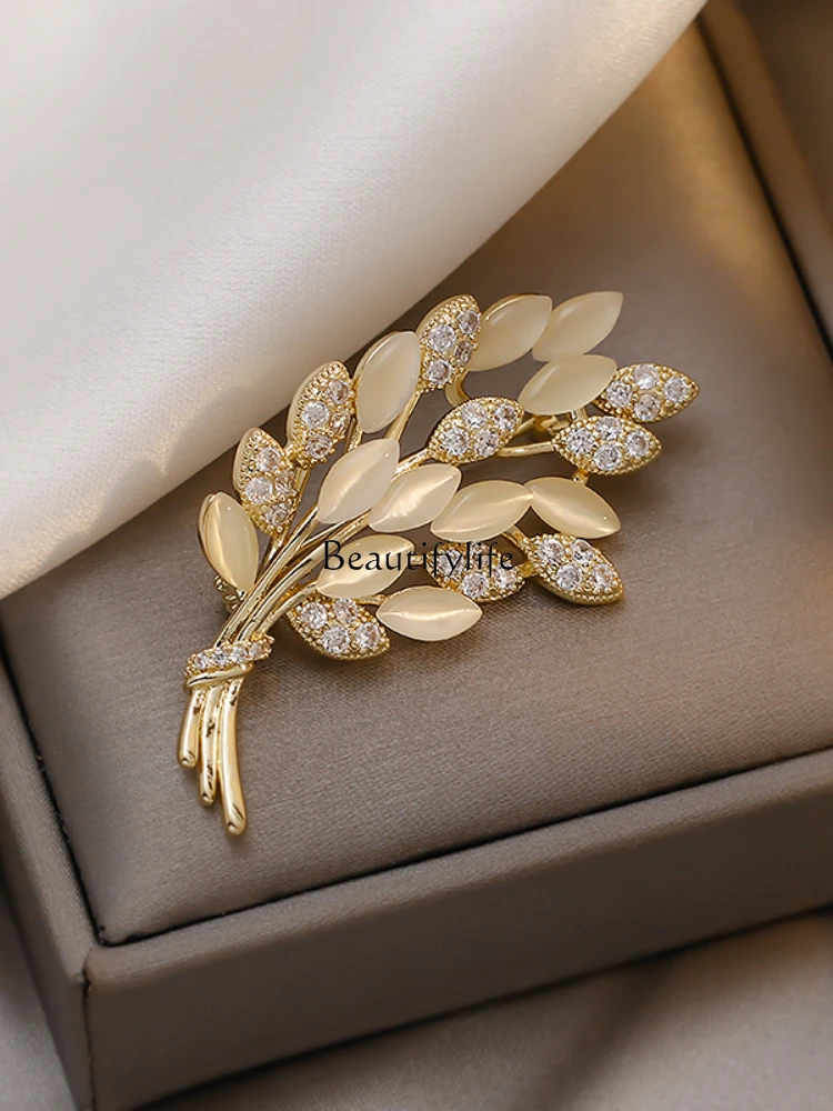 High-end exquisite fashion design corsage light luxury clothes with accessories