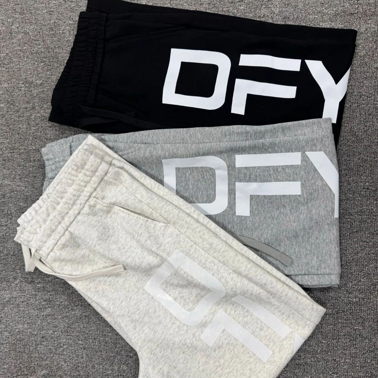 

Спортивные брюки унисекс DF-Trendy — брюки для отдыха с высокой талией и эластичными манжетами для мужчин и женщин, для занятий спортом и повседневной носки.
