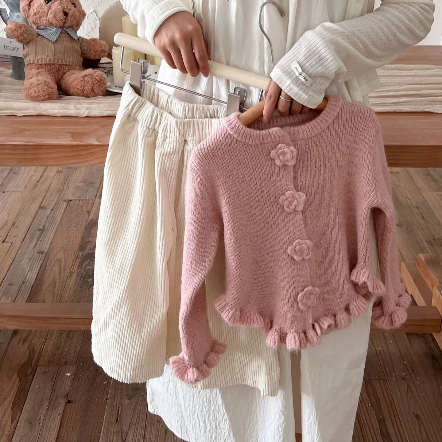 Girls Suit 2024 Autumn New Childrens Wear Korean Style Girl Baby Flower Sweater Cardigan Corduroy Wide Leg Pants Two-piece Set