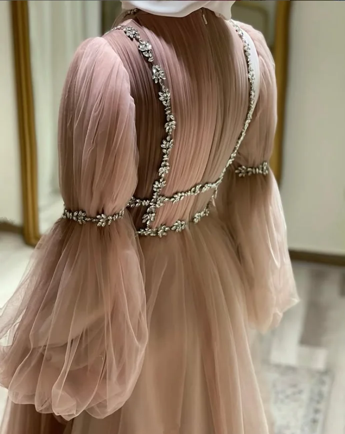 فساتين سهرة رسمية من القفطان الإسلامي باللون الوردي المغبر مطرز بالكريستال ورقبة عالية وأكمام طويلة فستان حفلات توتو Pastrol Unis حسب الطلب