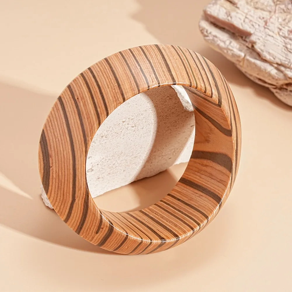 Brazalete ancho de madera bohemia estilo europeo americano diseño minoritario pulsera con patrón de tira anillo de mano Retro geométrico redondo para mujer