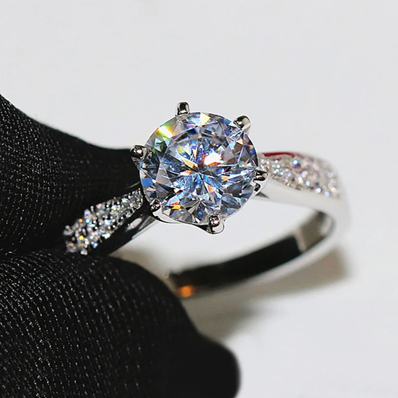 2024 New Classic Six Claw Moissanite Ring Bridal Wedding Sparkling Jewelry Accessories Attend Banquet Valentine's Day Gift