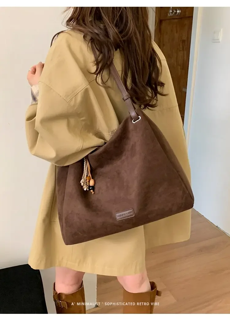

2026 New High-end Retro Women's Bag Commuting Daily Large-capacity Matte Shoulder Crossbody Portable Tote Bag