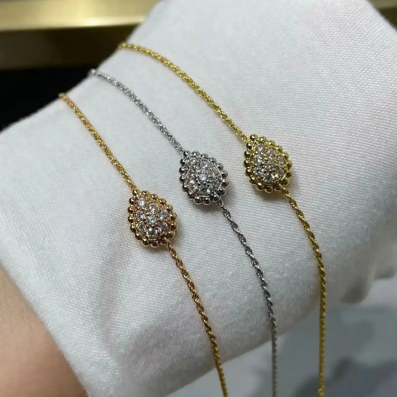 غير يتلاشى الفرنسية الكلاسيكية مويسانيتي يقطر المياه كامل الماس المرأة سوار مشرقة ، رائع ، هدايا مأدبة فاخرة