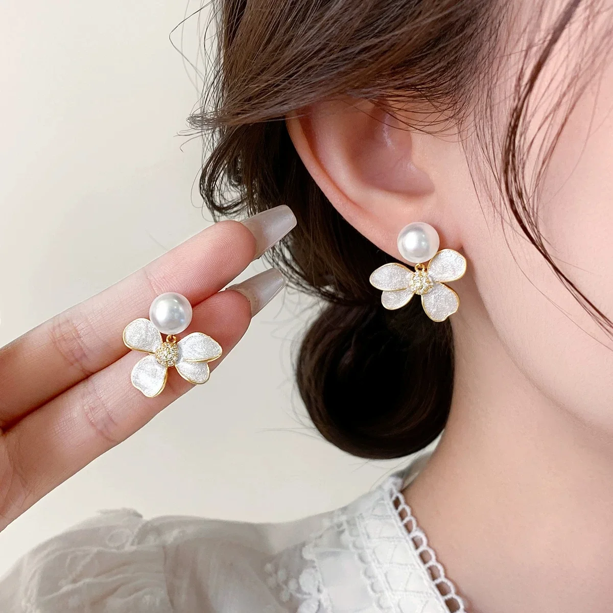 pendientes-de-perlas-raytimone-de-diseno-elegantes-y-florales-para-mujer-joyeria-moderna-diseno-original-recien-lanzado
