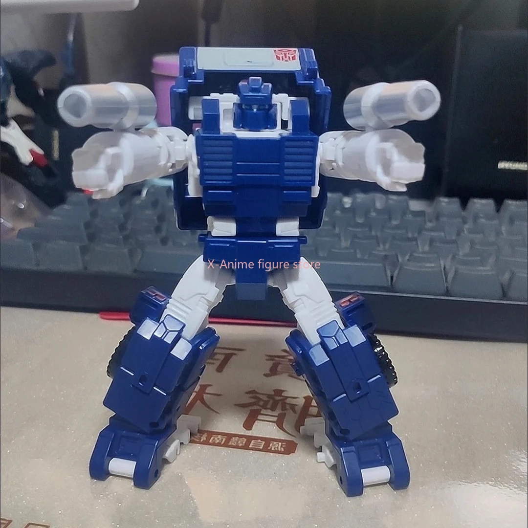 Auf Lager Hasbro Transformation Toys War for Cybertron Kingdom Deluxe Autobot Pipes Actionfiguren Roboter Anime Collection Geschenke