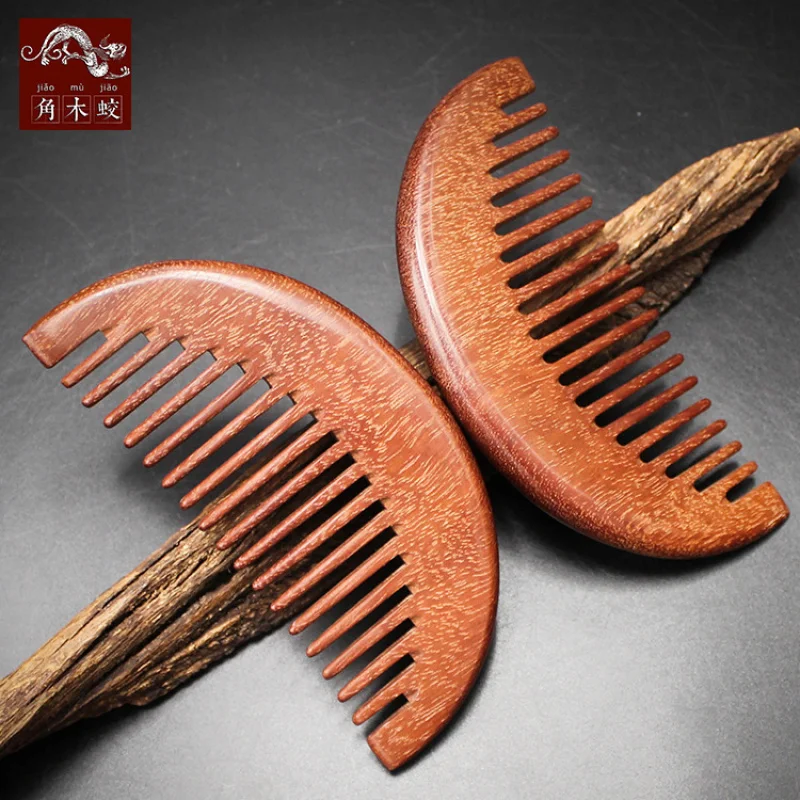 

Расческа из красного сандалового дерева с широкими зубьями, в форме полумесяца, для массажа и укладки волос.