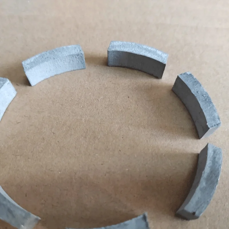 Duża ilość 10 sztuk segmentów ze stopu diamentowego do wierteł koronowych diamentowych na mokro o średnicy 18-400 mm, do naprawy i wymiany segmentów.