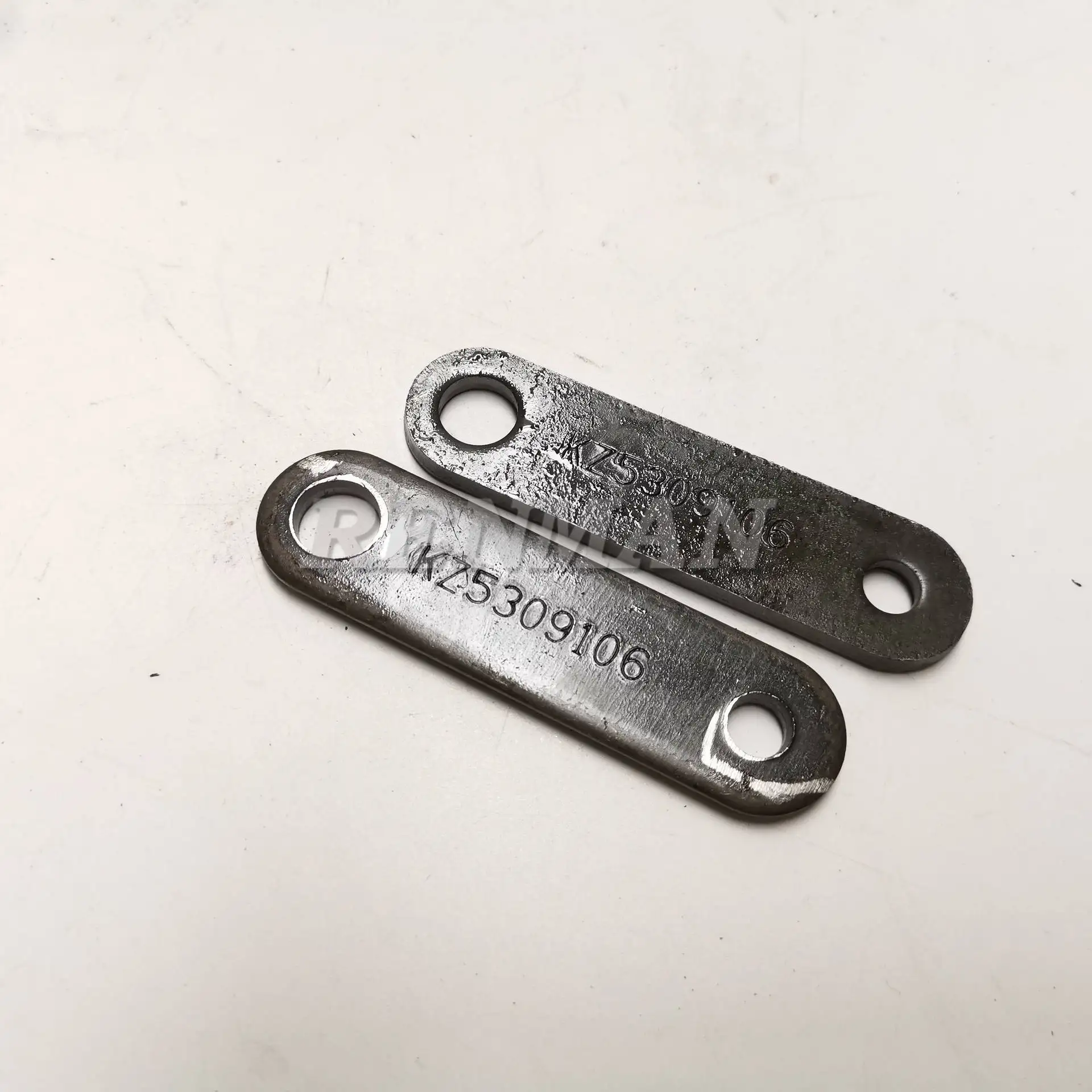 

10Pcs for Cummins charger support Dongfeng Tianlong Tianjin Hercules truck generator bracket 5309106