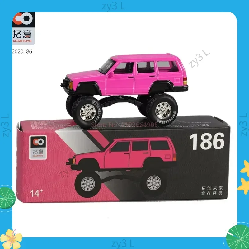 Tuoyi Xcartoys Alloy 1/64 Cherokee Model Samochodu Zabawka Samochód Terenowy Fluorescencyjny Proszek 186 Biurkowy Modny Kolekcjonerski Ornament Zabawka Prezent