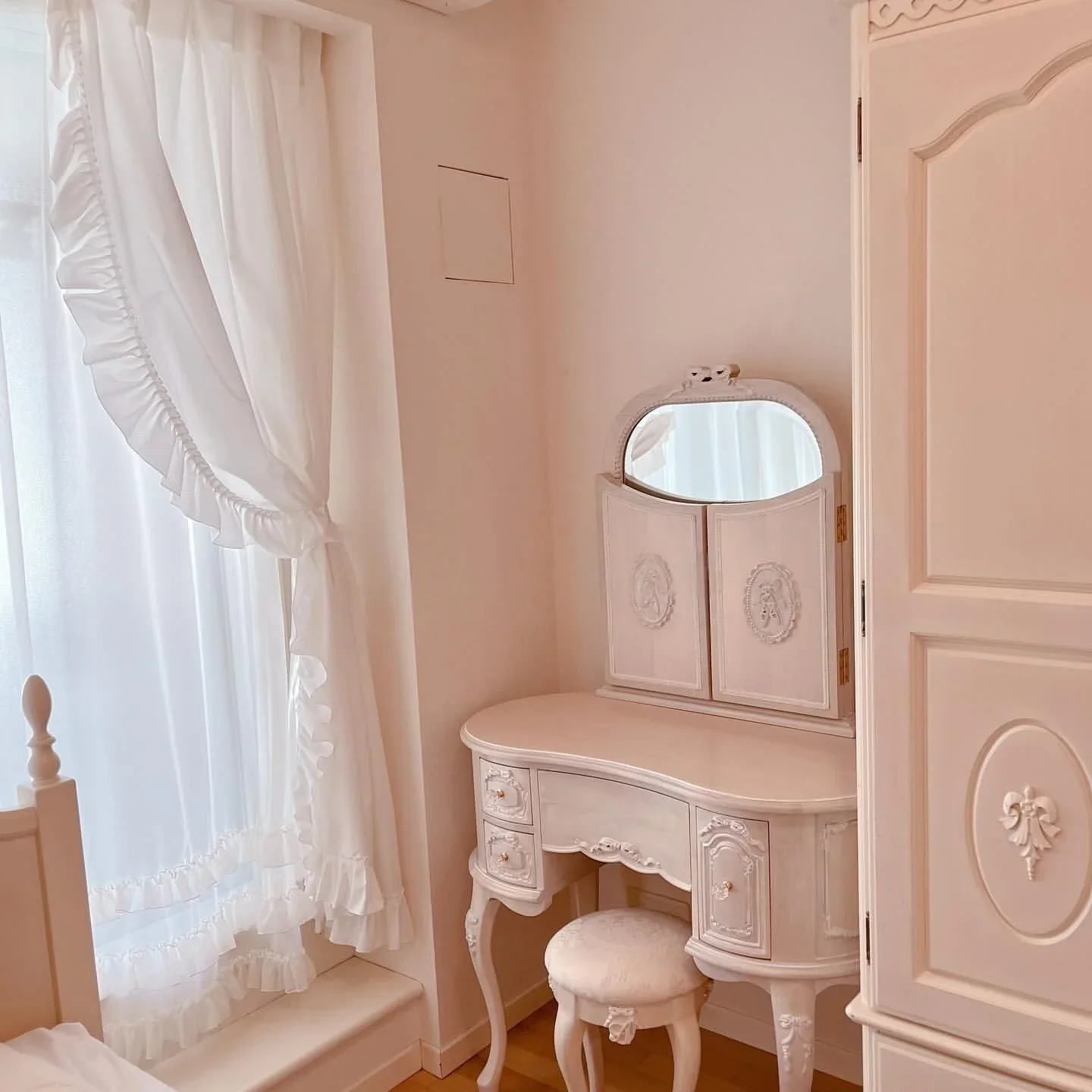 

yj21 American Country Style Solid Wood Pink Dressing Table Nordic European Style Solid Wood Carved Dressing Table and Chair