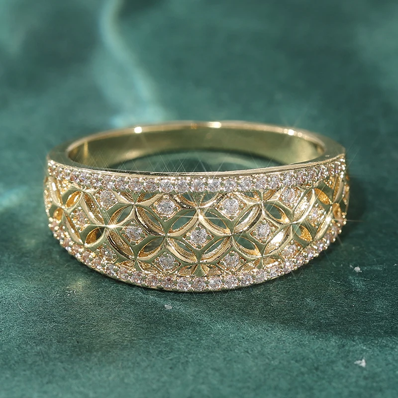 Exquisiter goldfarbener, mit weißen Steinen und CZ-Steinen besetzter Damenring, geometrisch, hohl, für den täglichen Gebrauch, Partyschmuck – Detail 1