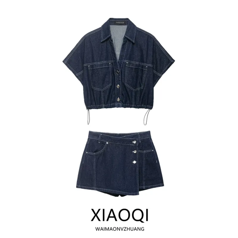 

Летний комплект 2026: Женская универсальная джинсовая рубашка-поло и шорты со средней посадкой – модный и универсальный офисный образ