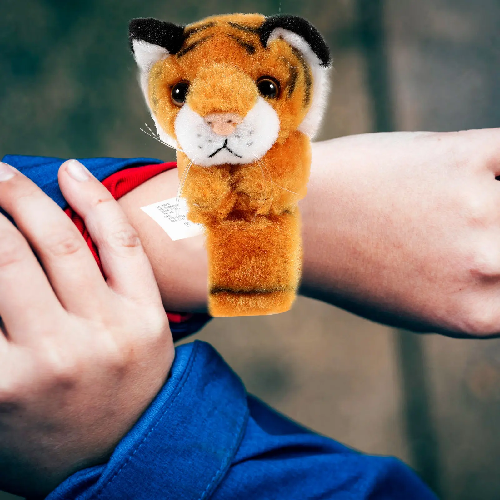 

2 шт. браслеты-зажимы в виде животных, стильные, изысканные, с дизайном мягких игрушек, гладкие края, безопасные, износостойкие, для детских праздников, тема джунглей