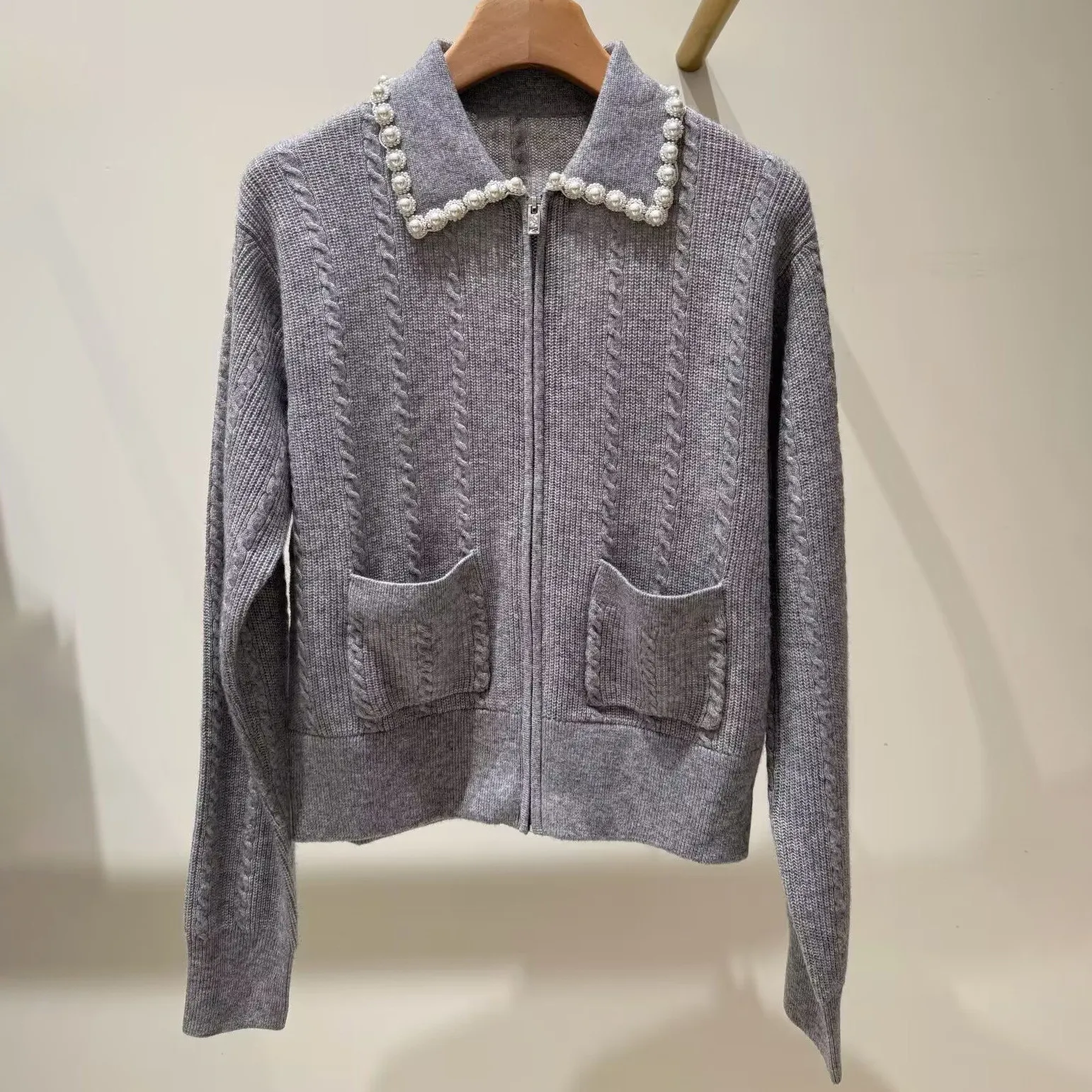 

Высококачественная версия, европейский вязаный открытый кардиган на молнии с милыми бусинами, женский осенне-зимний вязаный кардиган с цветочным принтом