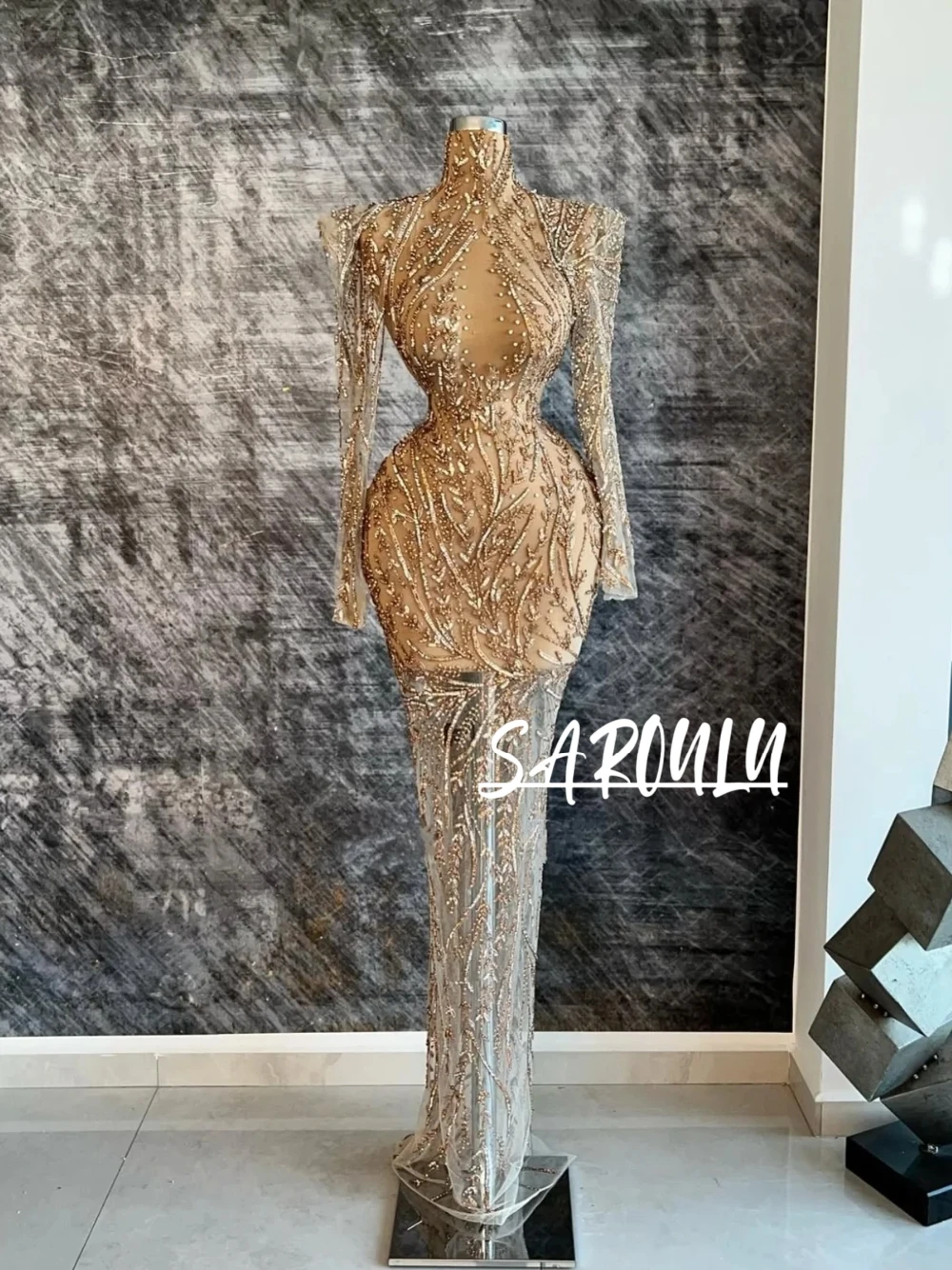 

Illusion Bodycon Beaded Evening Dress Sexy Cut Out Long Sleeved Cocktail Gown Exclusive Sparkly Customized Formal Occasions Wear