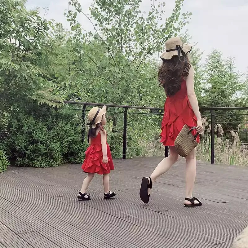 

Mother and Daughter Equal Elegant Party Dress Red Mommy and Baby Girls Beach Clothes Vacation Dresses for Women 2024 Clothing