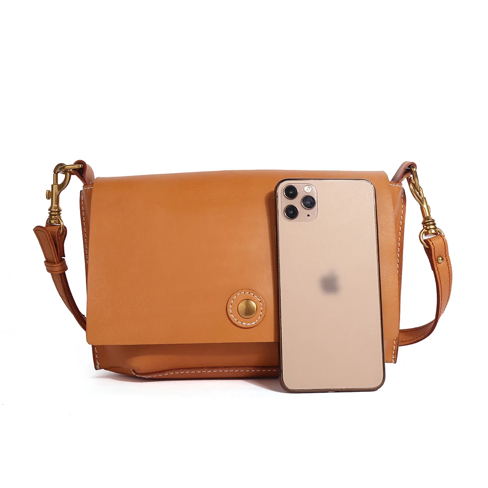 Plant Tanned Leather Shoulder Bag for Women Retro and Fashionable Flip Cover Mailman's Bag Crossbody Bag