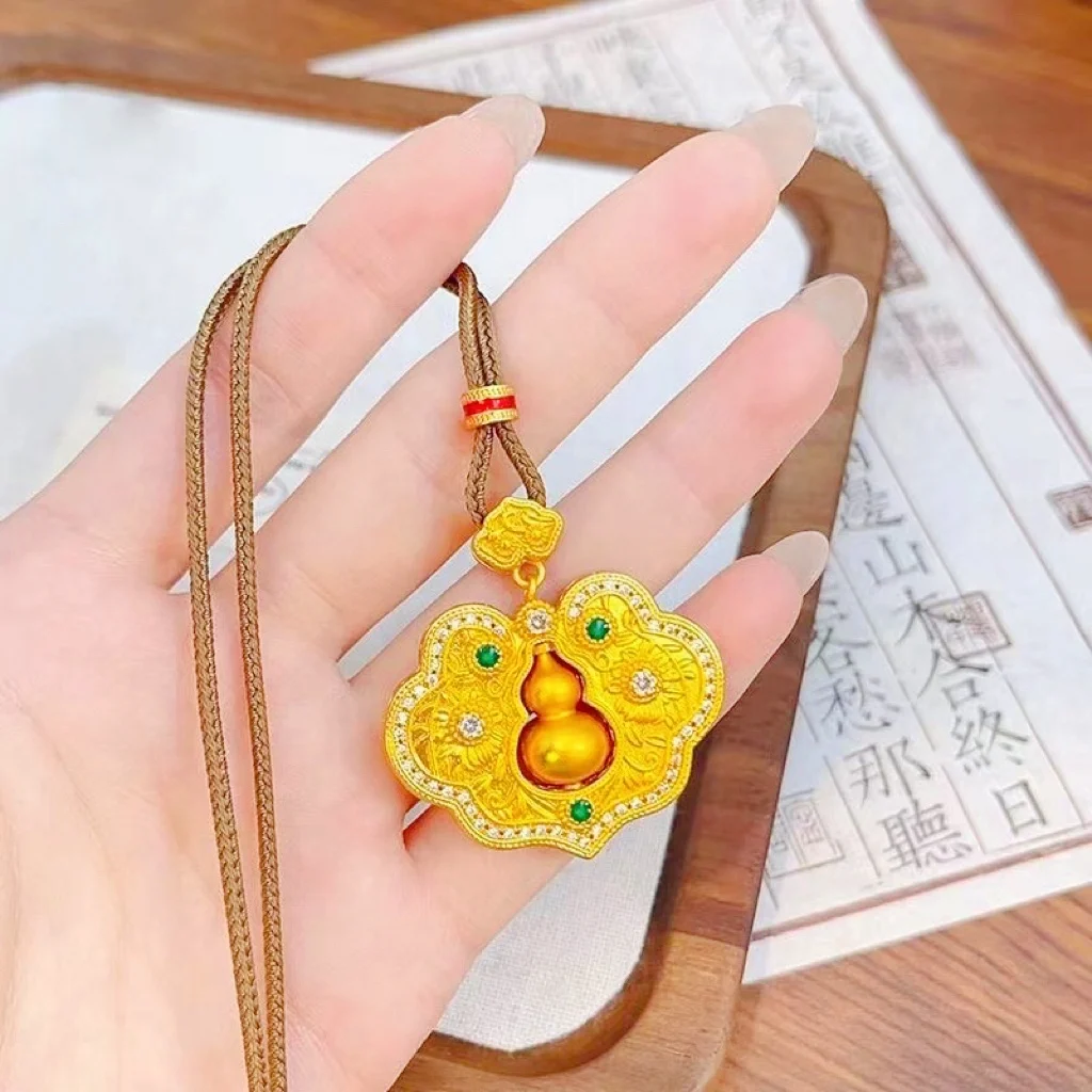 

Diamond-Inlaid Rotatable Fortune Pendant Women 24K Gold AU999 - Rich gold, even diamonds, smooth rotation