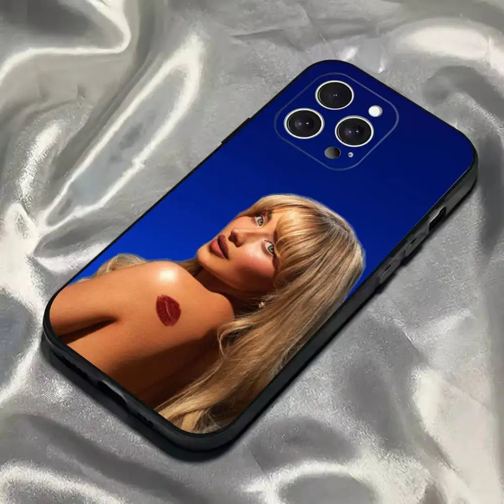 حافظة هاتف Sabrina Carpenter Short n Sweet لهاتف iPhone 16,15,14,13,12,11,Pro,Max,Plus,X,XS,SE4,E,Mini,Soft Black Case #4