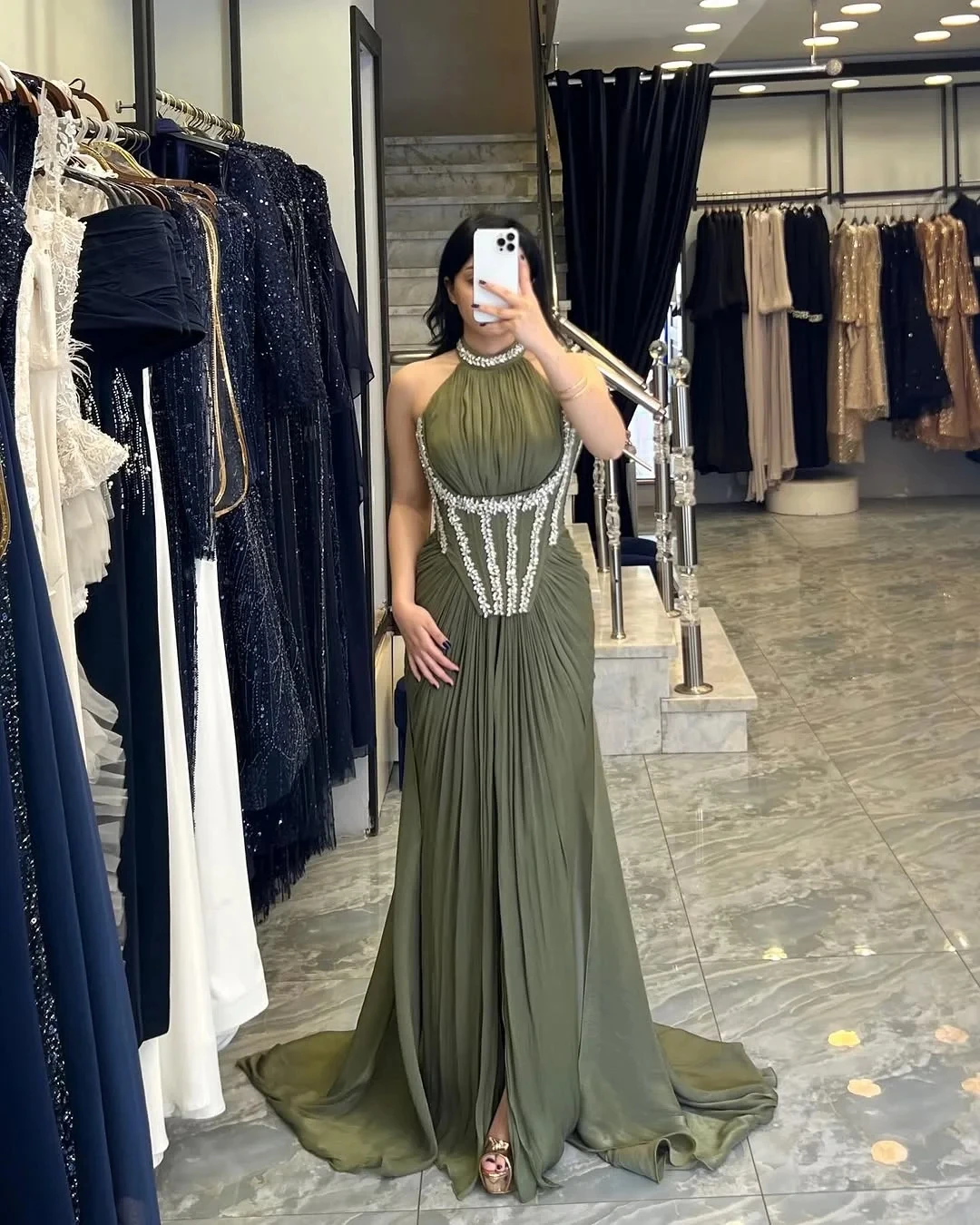 فستان سهرة طويل بحورية البحر باللون الأخضر العسكري من Eightale 2025 لحفلات الزفاف الرسمية برقبة رسن للحفلات الراقصة في دبي #3