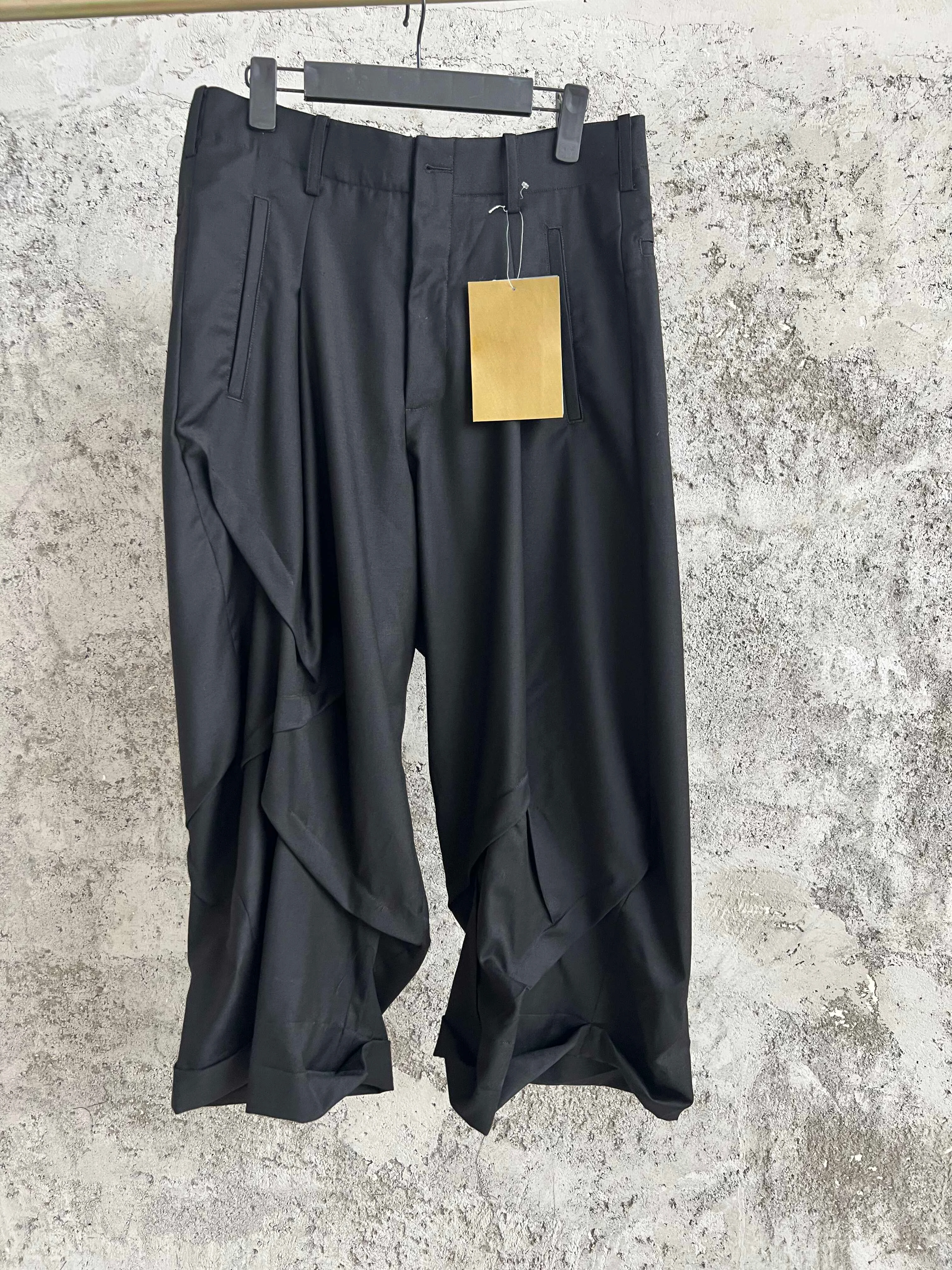 

TOP-YAMAMOTO Deconstructs asymmetrical irregular pleated trousers, versatile loose straight-leg trousers, black trousers for men