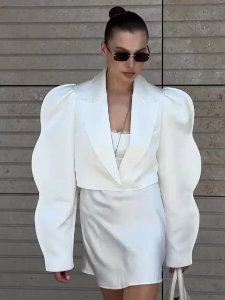 Женский шикарный укороченный пиджак на пуговицах с лацканами, элегантный белый пиджак с подплечниками и пышными рукавами, осенняя женская верхняя одежда Highstreet Женский шикарный укороченный пиджак на пуговицах с лацканами, элегантный белый пиджак с подплечниками и пышными рукавами, осенняя женская верхняя одежда Highstreet