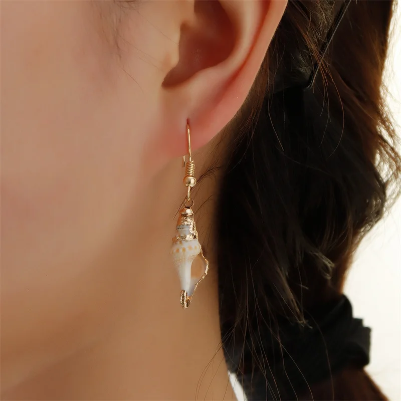 Pendientes de estilo playero para mujer, aretes con forma de concha, gancho para la oreja, Serie de biología marina, accesorios para la oreja, joyería de moda