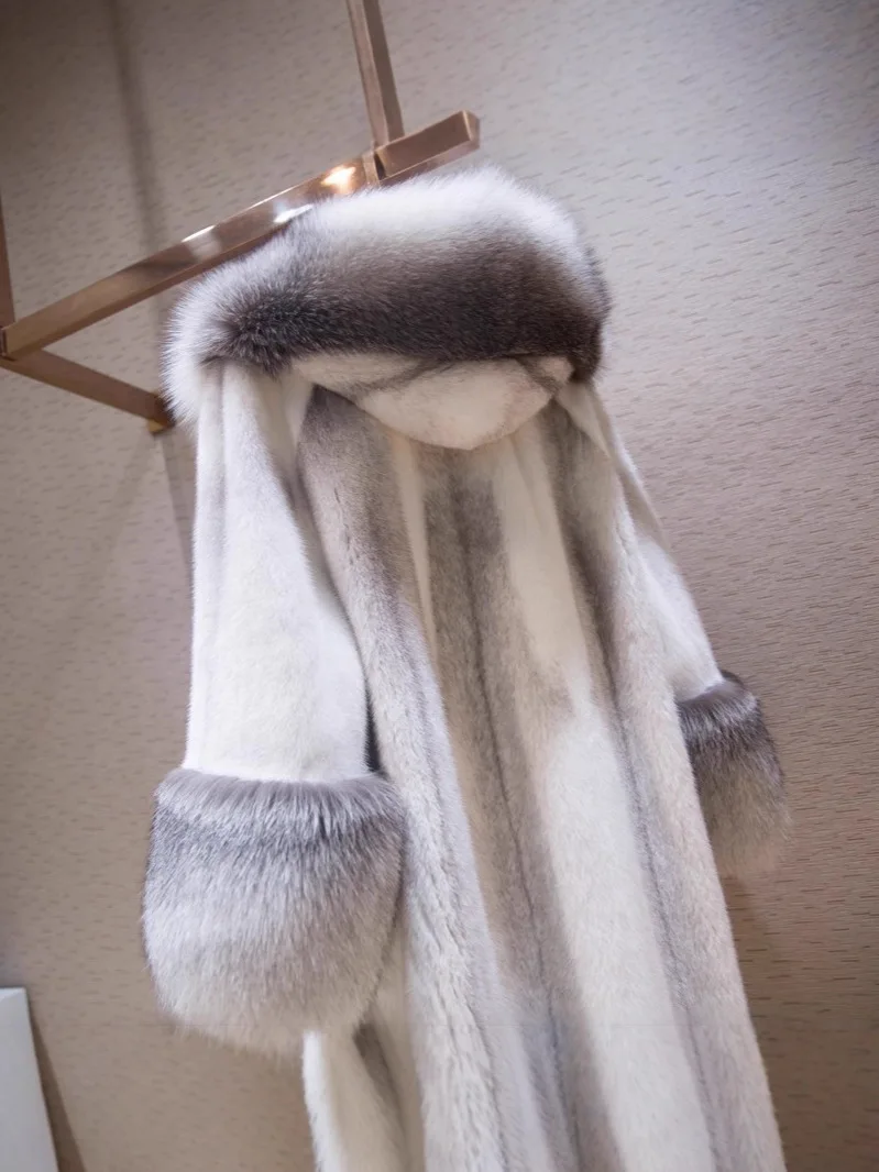 2025 Cappotto invernale in visone, ispessito e caldo, nuovo lusso leggero da donna in pelliccia di qualità allentata e transfrontaliera