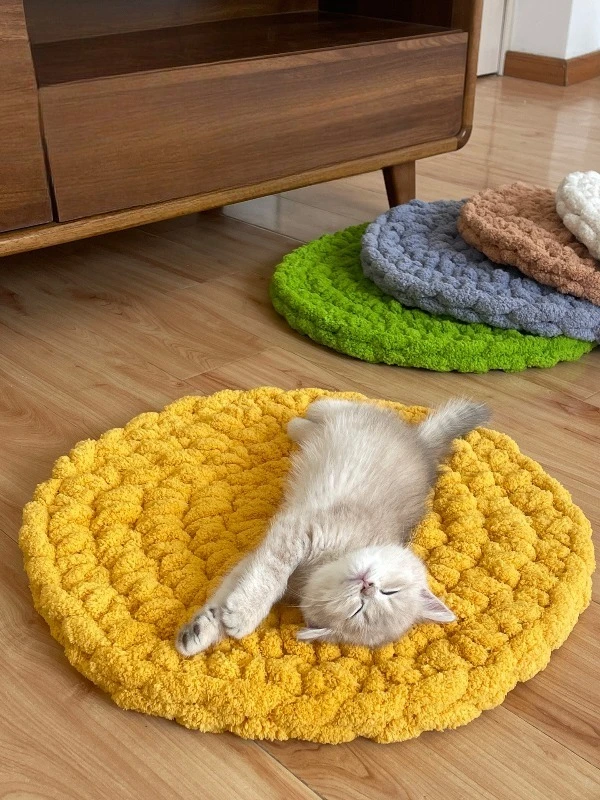 Round Chunky Knit Pet Mat Thick Cat Sleeping Cushion Non Slip Washable Pet Bed Pad for Kitten Puppy Indoor Use Vibrant Colors