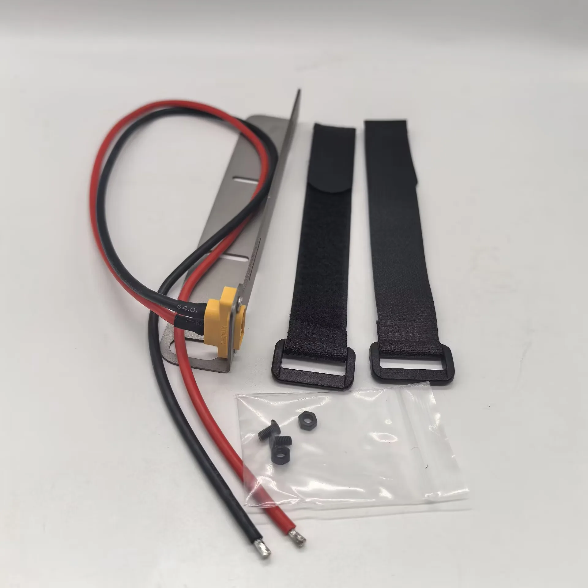 ชุดติดตั้งหลังคาแม่เหล็กแบบไม่ทำลายโครงสร้าง สำหรับรถบรรทุก Tamiya รุ่น SCANIA และ Volvo รุ่นหลังคาสูง 1/14