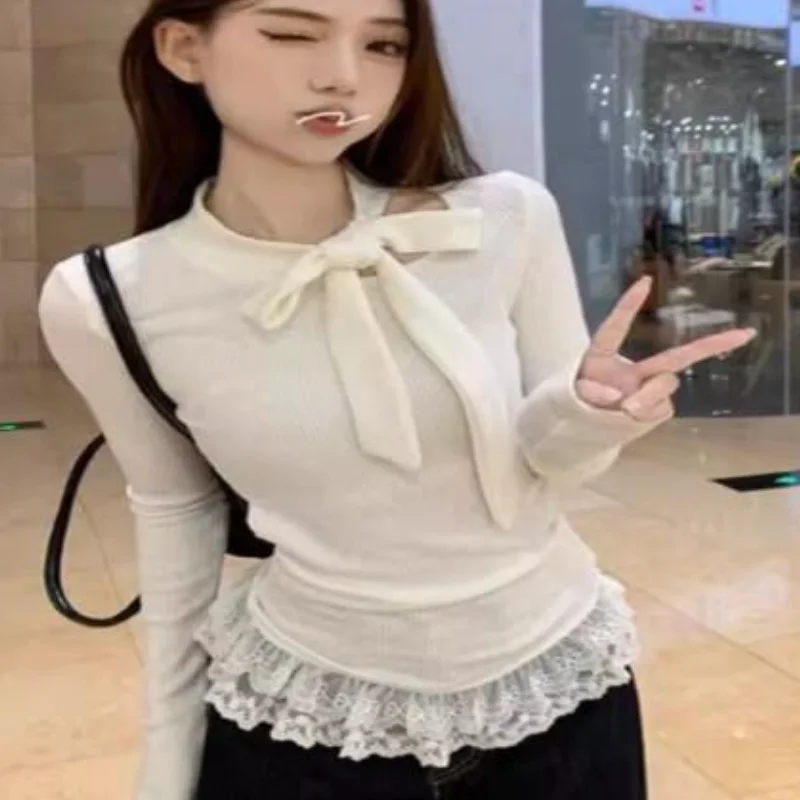 

Пуловер с длинным рукавом и кружевными вставками для стильных девушек: сексуальный дизайн с бантом, облегающий крой, стройнящий эффект, чистое желание, стильный.