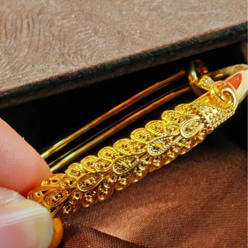 New Sand Peacock Spreading Wings Push-Pull Bracelet for Women New Fashion Copper Plated Bracelet Live Supply Wholesale