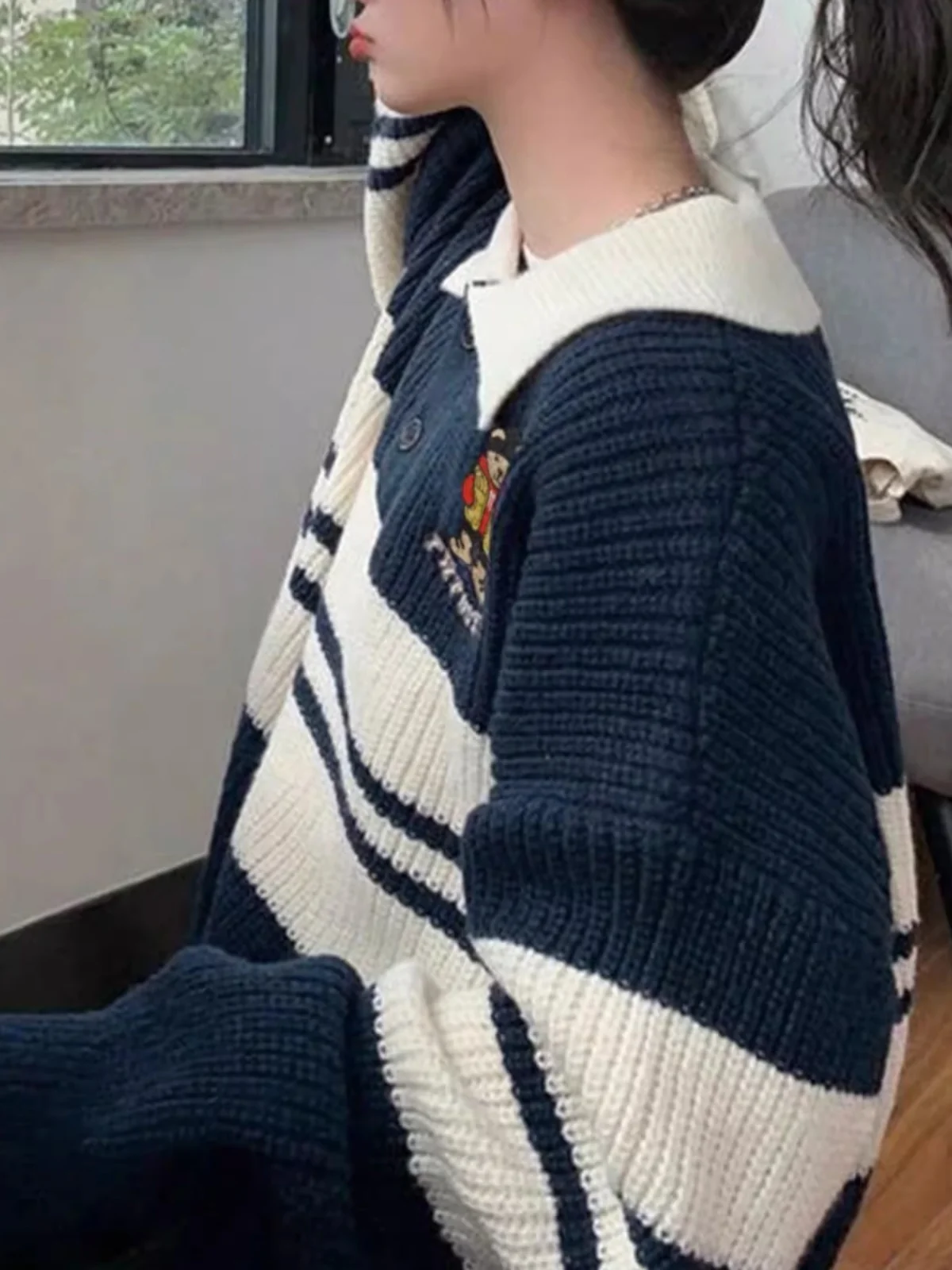 الكورية شيك أوائل الخريف الرجعية اللون بلو طوق سترة الدب التطريز فضفاض كسول Sle العلوي طويل Sve محبوك irt