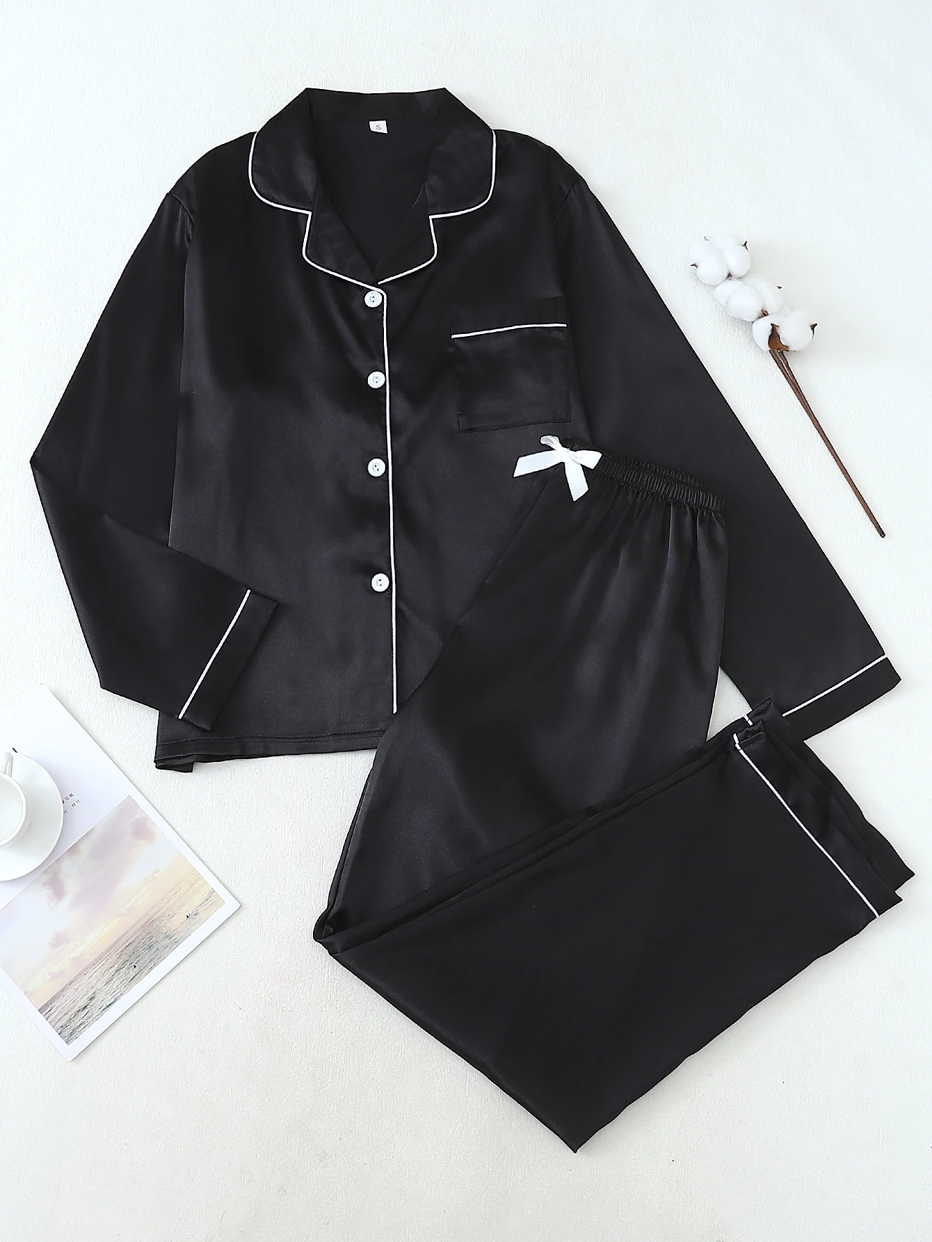 Two-Piece Autumn and Winter Women's Solid Color Satin Pajama Set, Long-Sleeved Button-Down Lapel Top and Long Pants, Casual Sleepwear Loungewear Set Suitable for Home Use