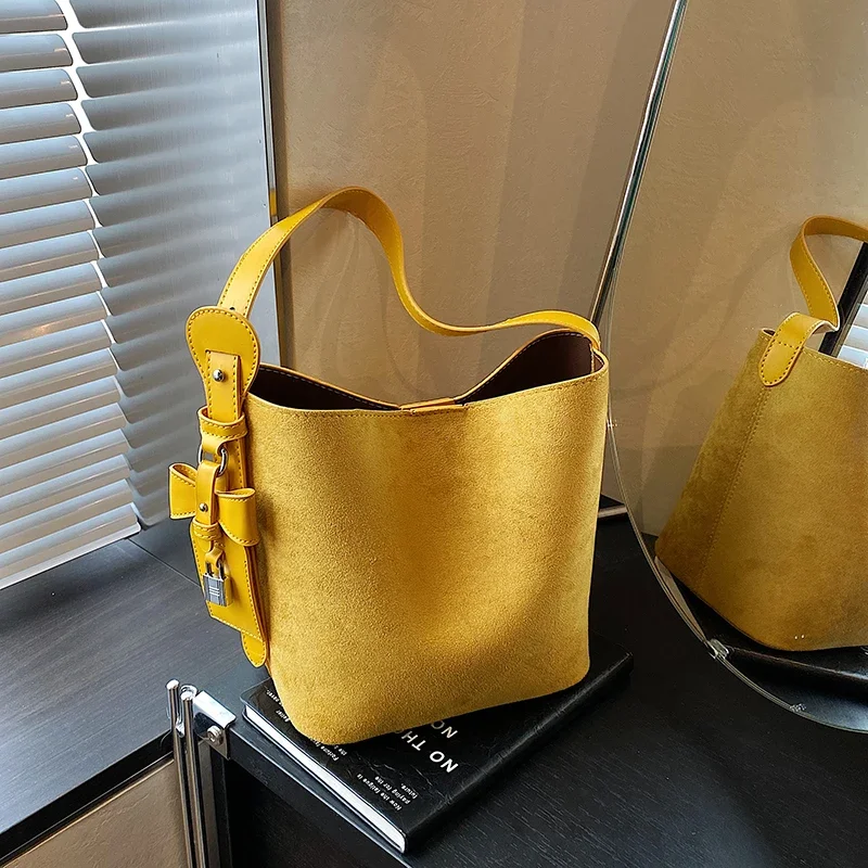

High End Casual Faux Suede Bucket Handbags Women French Simple Bow Decoration Solid Color Messenger Bag Retro Chic Shoulder Bags