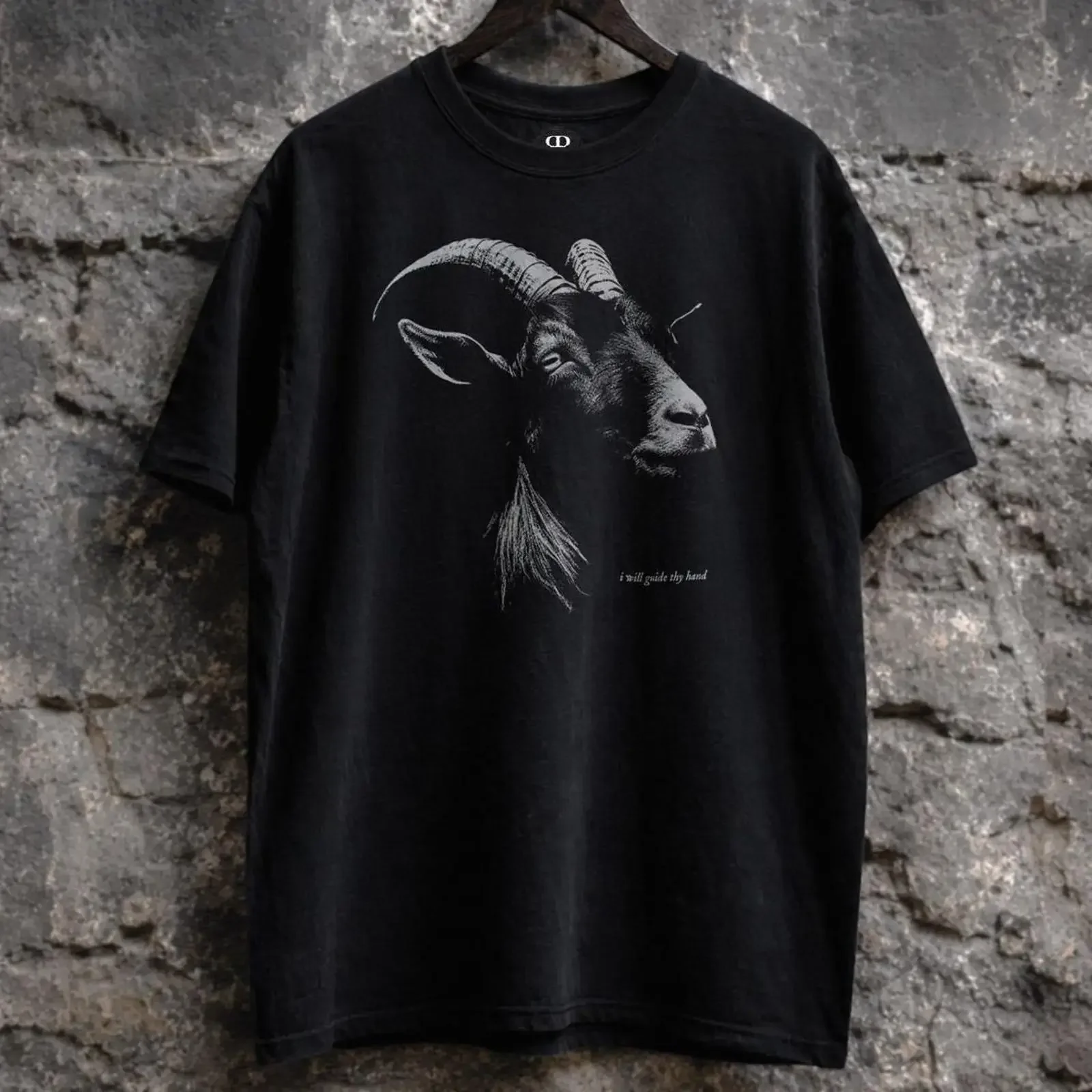 T-shirt noir vintage « I Will Guide Thy Hand » de Phillip, style folk horror, légèrement délavé, idéal pour le quotidien