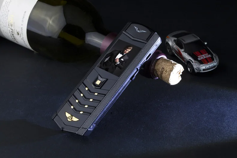 Metal Body Luxury Bar Phone K9 Dual Sim Bluetooth Dialer Senior Mobile Cellphone Invisible Keyboard V9