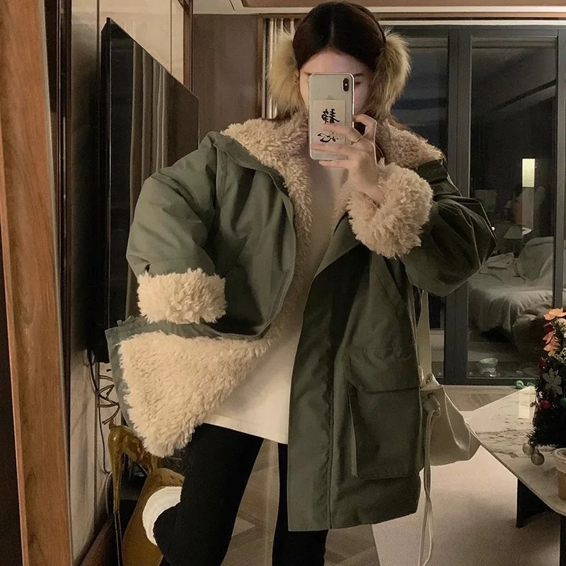 ​ ​ เสื้อโค้ทพาร์กาผู้หญิงแบบยาว ปี 2025 สำหรับฤดูหนาว หนา อุ่น บุด้วยขนแกะผสม กันน้ำ เหมาะสำหรับกิจกรรมกลางแจ้ง ​ ​
