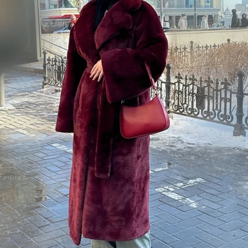 Roupas femininas de estilo europeu novo outono/inverno casaco de pele sintética para mulheres, grosso e longo, pele de coelho falsa, solto e quente,