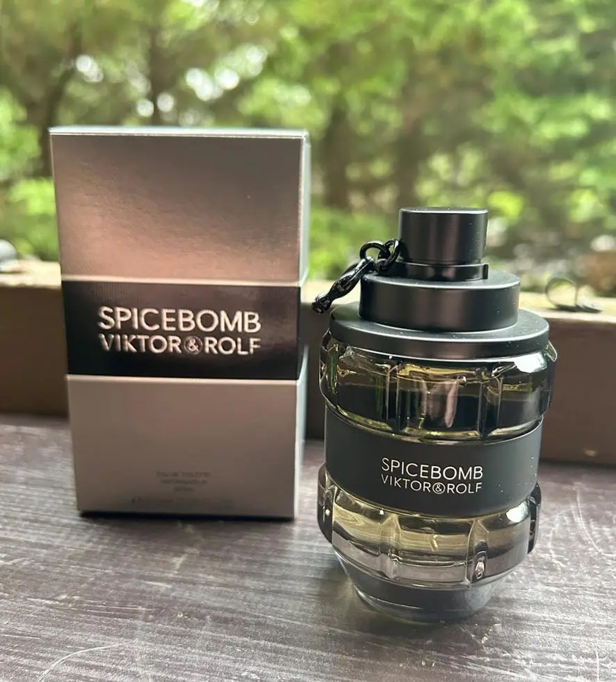 Spicebomb بواسطة Viktor & Rolf Eau De Toilette Spray 1.7 أونصة للرجال #3