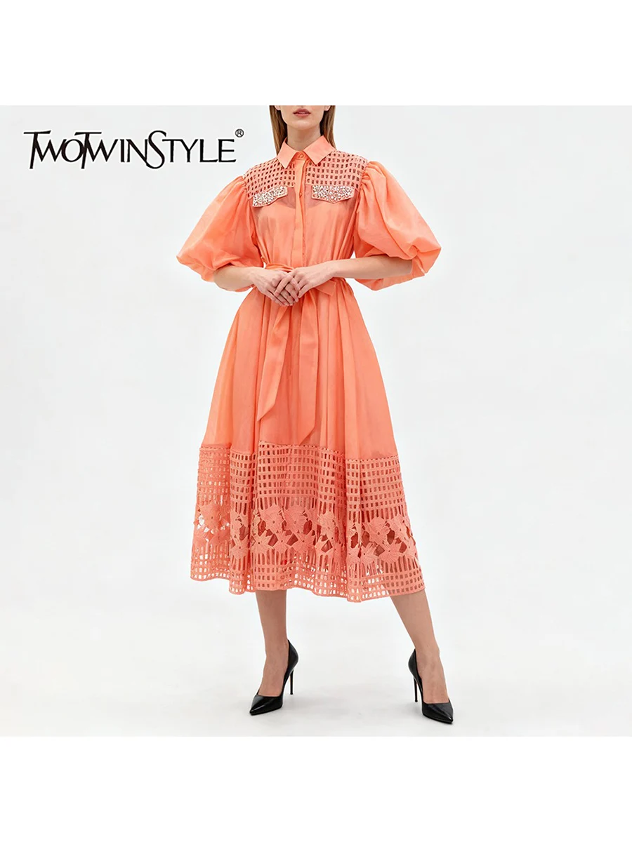 

TWOTWINSTYLE однотонные ажурные элегантные платья на шнуровке для женщин с лацканами и половиной рукавов, лоскутное модное платье из бисера, женское