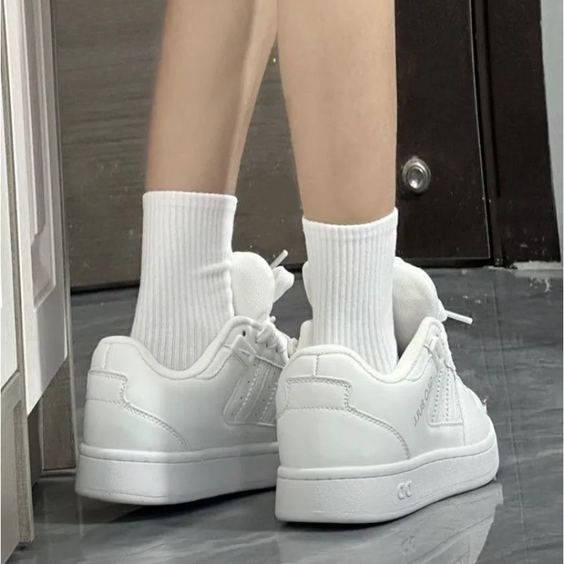 Leuchtend gelbe Sneaker für Damen, schwarze Seitenstreifen, Schnürung, niedriger Schaft, Freizeitschuhe, weiße Sohle, Y2K Streetwear, Alltag, süßer koreanischer Stil, zum Gehen – Detail 3