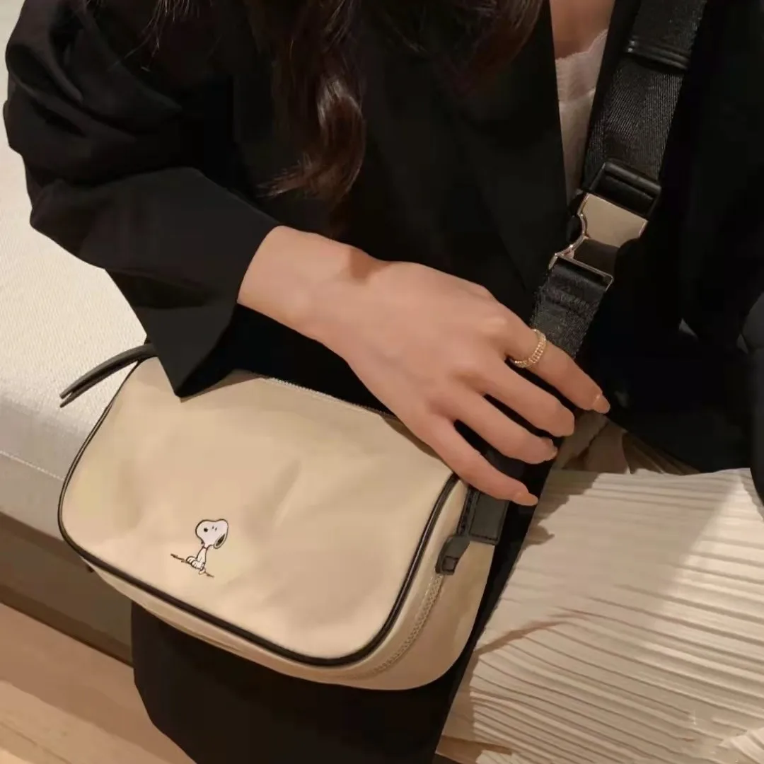 Snoopy Messenger Bag Crossbody Shoulder Bag Cartoon Casual Zipper Bag Broadband Girl Large Capacity Wide Strap Leather Gift