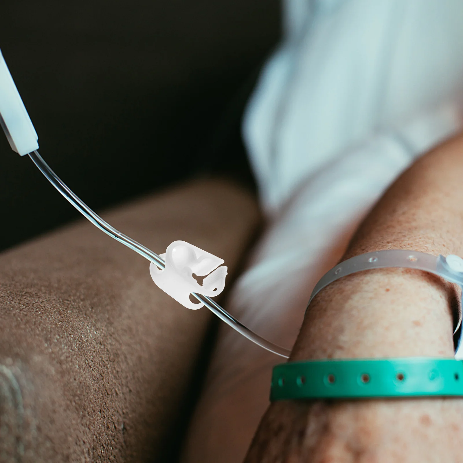 

24Pcs Adjustable Shut Off Hose Clamp Tube Clamps Plastic Flow Control Clip for Aquarium Infusion Bottle Tube Clamps