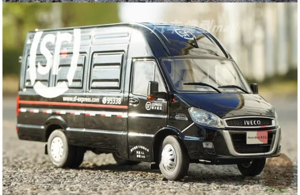 

Масштабная модель автомобиля Nanjing IVECO Premium Edition 1/24, литая из сплава, коллекционная, имитационная игрушка для хобби